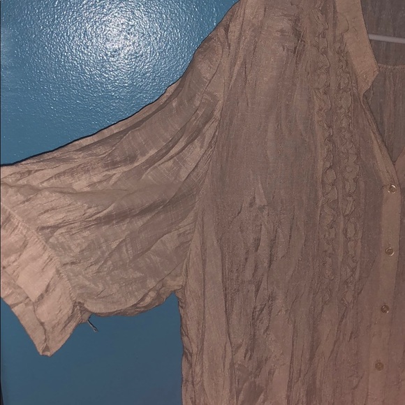 Button down blouse with ruffle detail - Picture 3 of 4